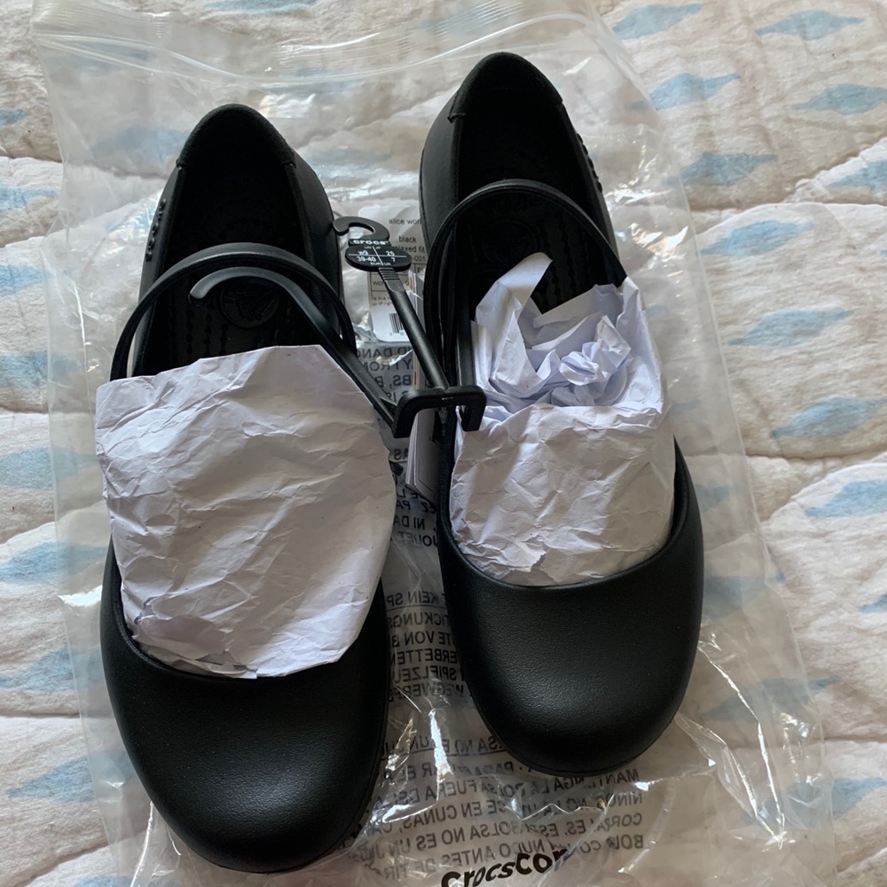 BRAND NEW Crocs Alice Maryjanes